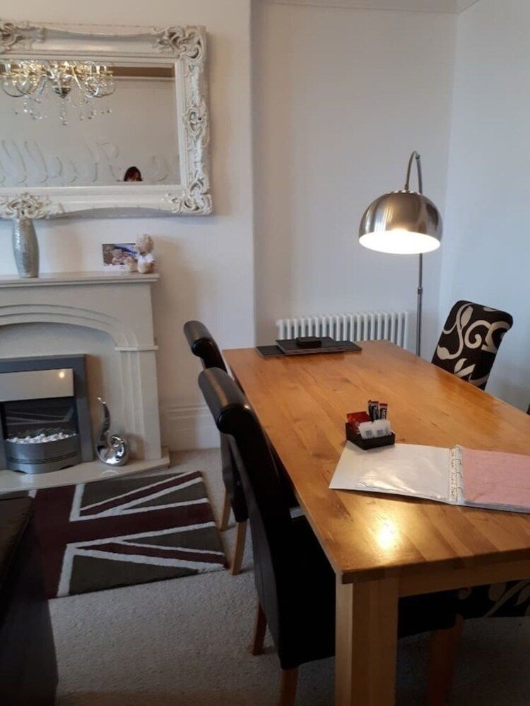 Hollies and Ilfracombe Harbour View House 7