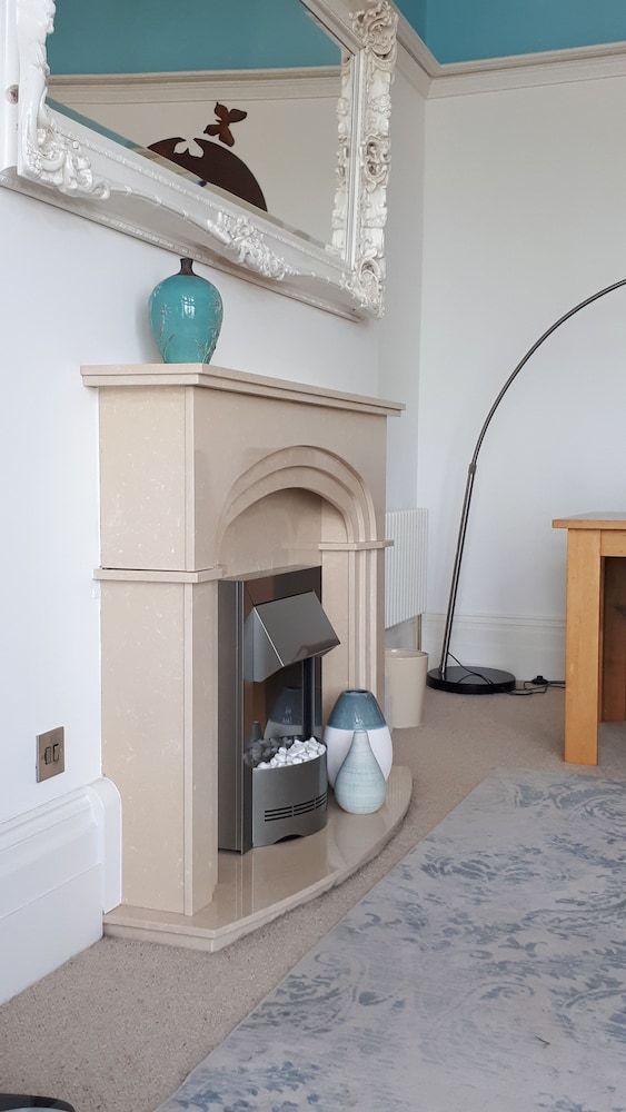 Hollies and Ilfracombe Harbour View House 5