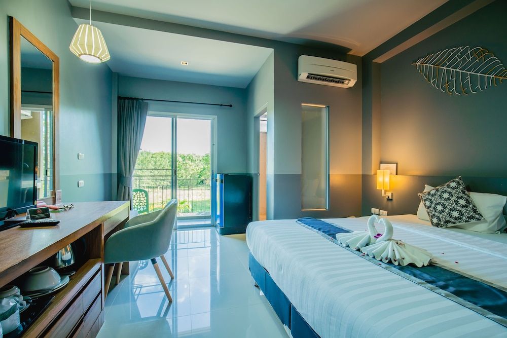The Rubber Hotel Phuket Superior Room, 1 Double or 2 Twin Beds 8