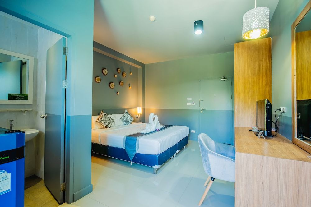 The Rubber Hotel Phuket Superior Room, 1 Double or 2 Twin Beds 4
