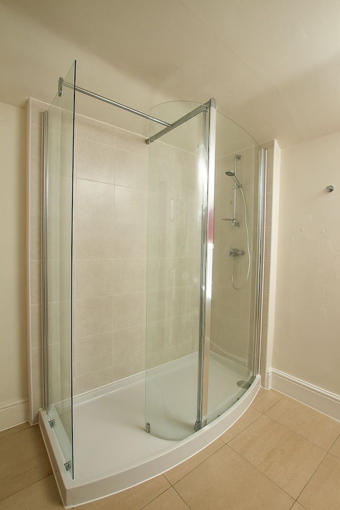 The West Bay Hotel Super king bed (ensuite showers) Countryside view 2