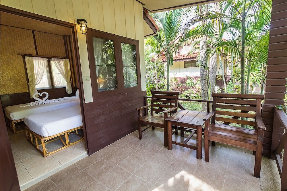 Coco Palm Beach Resort Standard Bungalow 4