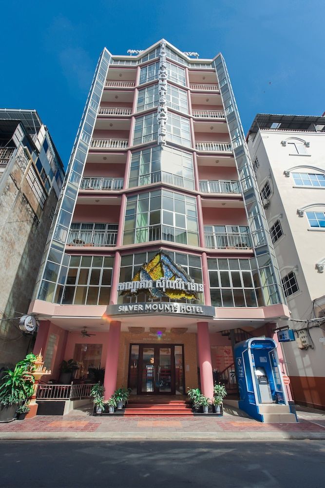 undefined Silver Mounts Hotel