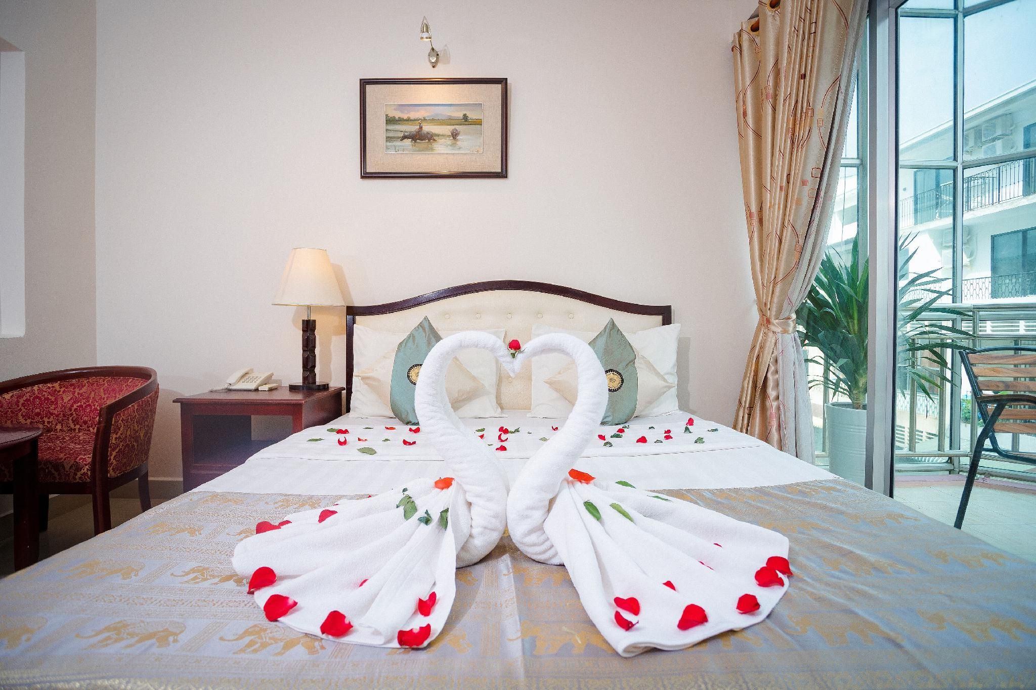 undefined Silver Mounts Hotel 9