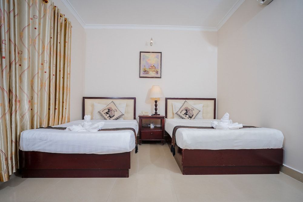 undefined Silver Mounts Hotel 2