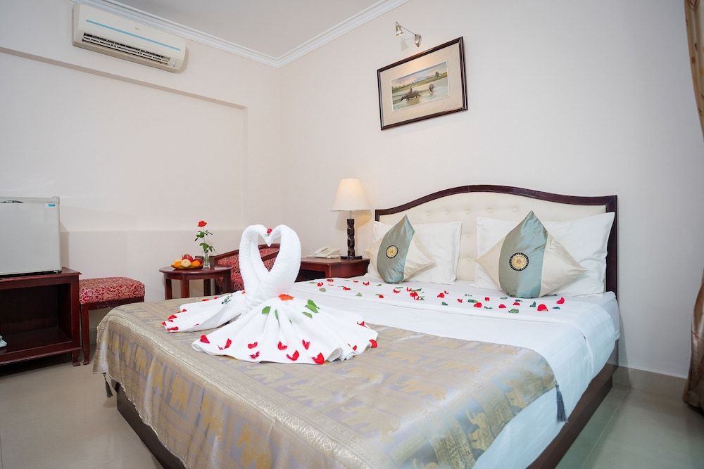 undefined Silver Mounts Hotel 8