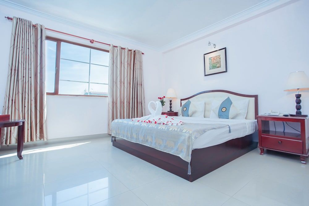 undefined Silver Mounts Hotel