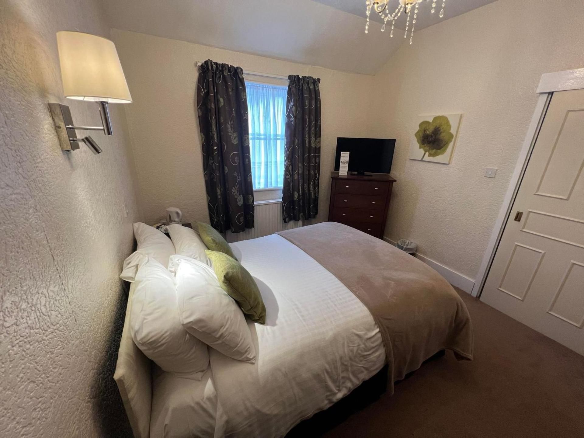 Broughton Craggs Hotel Budget Double Room 2