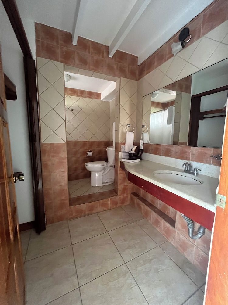 Jacó Laguna Resort and Beach Club Standard Queen Interior View 4