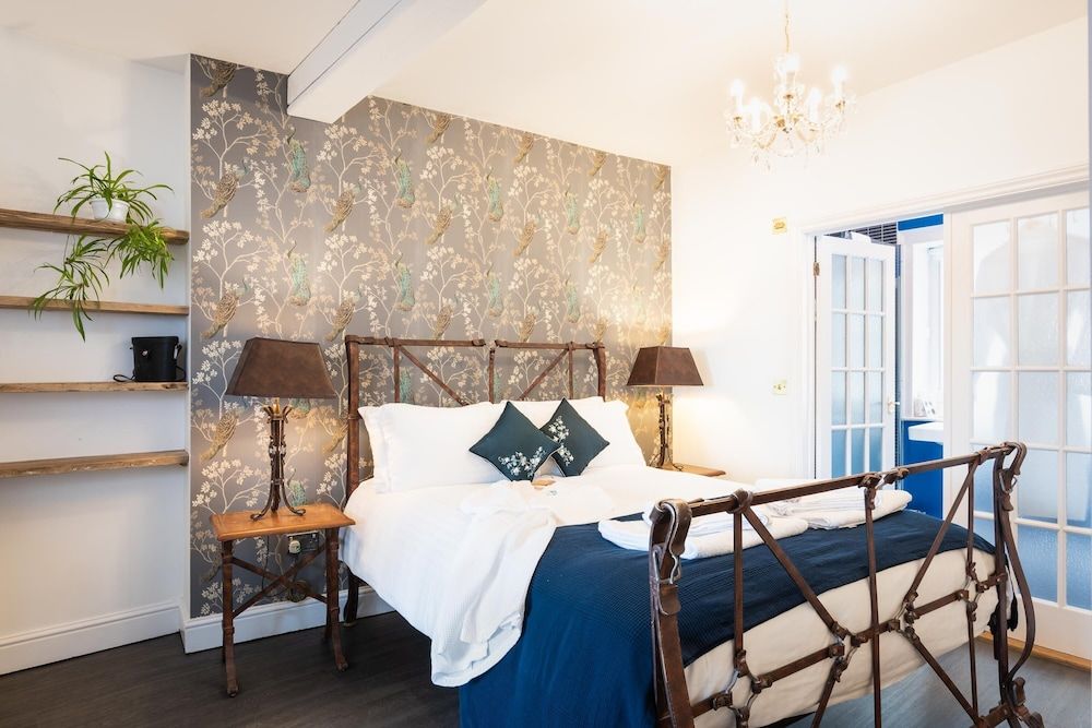 Deluxe Suite Ensuite, City View