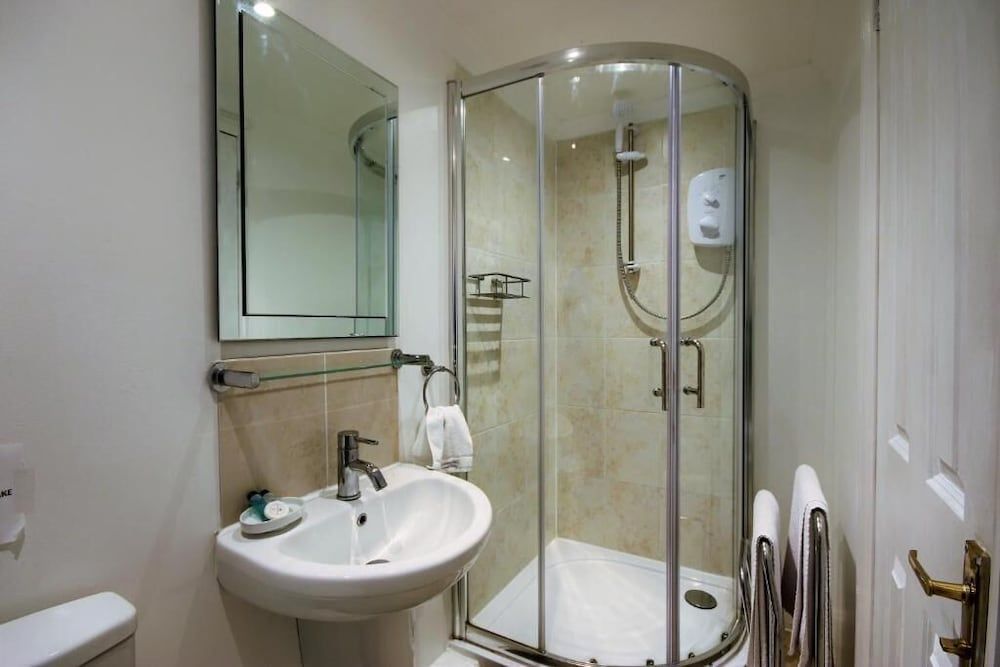 Mount Lavinia Basic Twin Room, Non Smoking 2