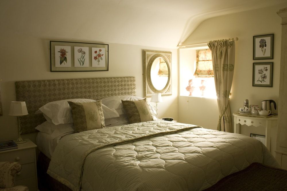 The Tankerville Arms Deluxe Double Room, Private Bathroom, Garden View (The French Room) 3