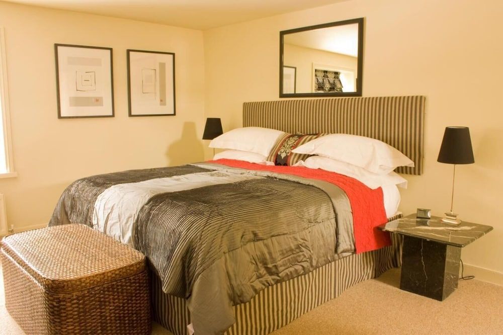 The Tankerville Arms Deluxe Suite, Ensuite (The Suite) 5