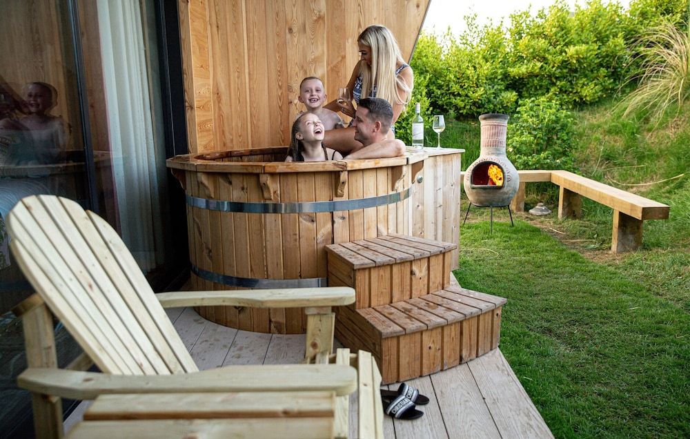 The Garden Rooms Family and Cosy interconnecting 6