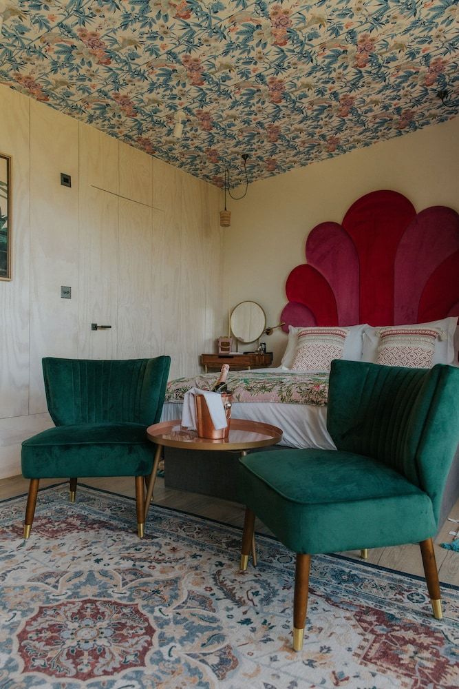 The Garden Rooms Family and Cosy interconnecting 9