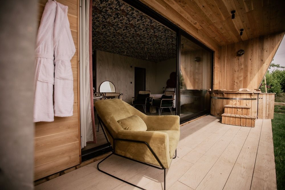 The Garden Rooms Family and Cosy interconnecting 14