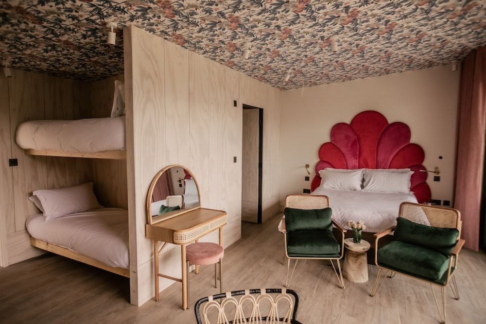 The Garden Rooms Family and Cosy interconnecting 13