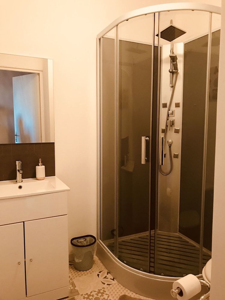 Double Room (4)