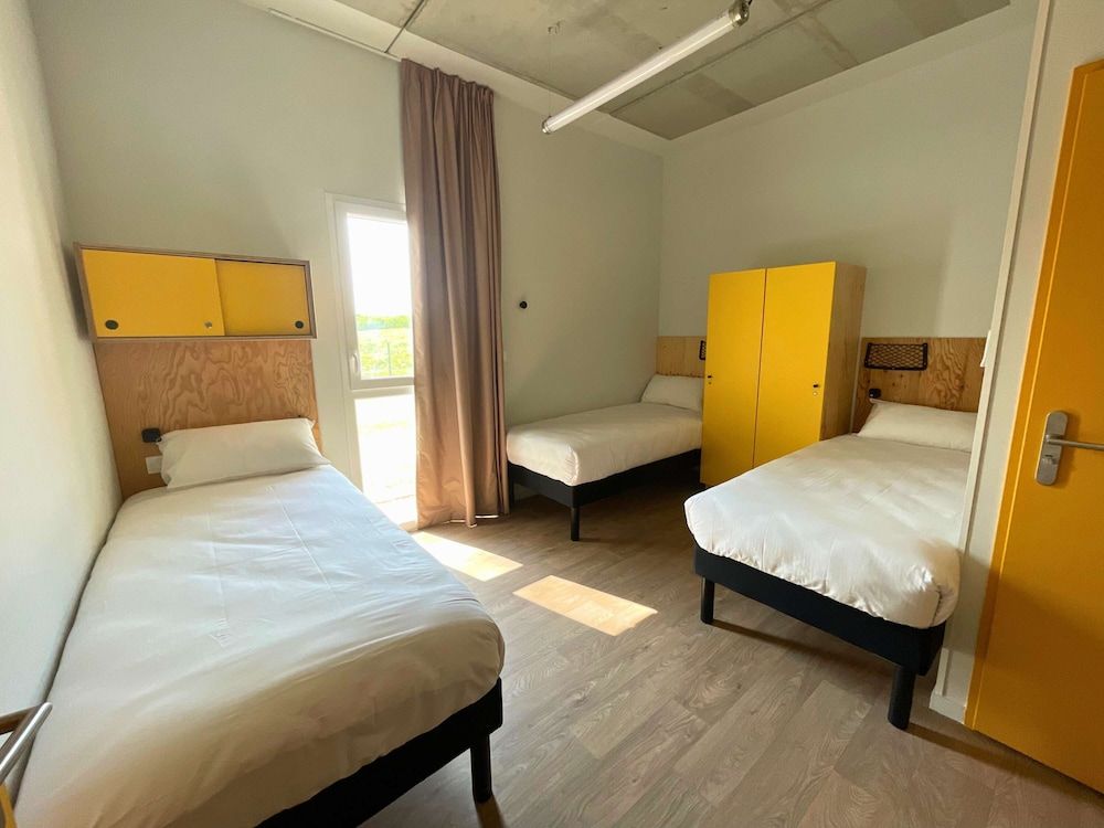 Room, Multiple Beds