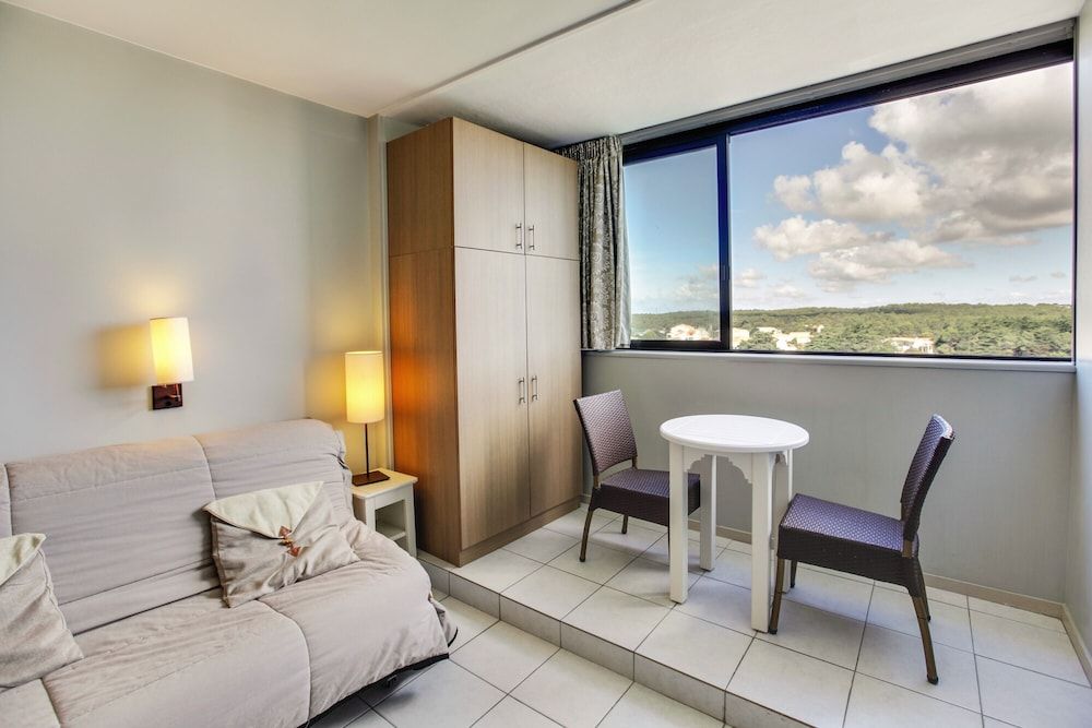 Standard Studio, Terrace