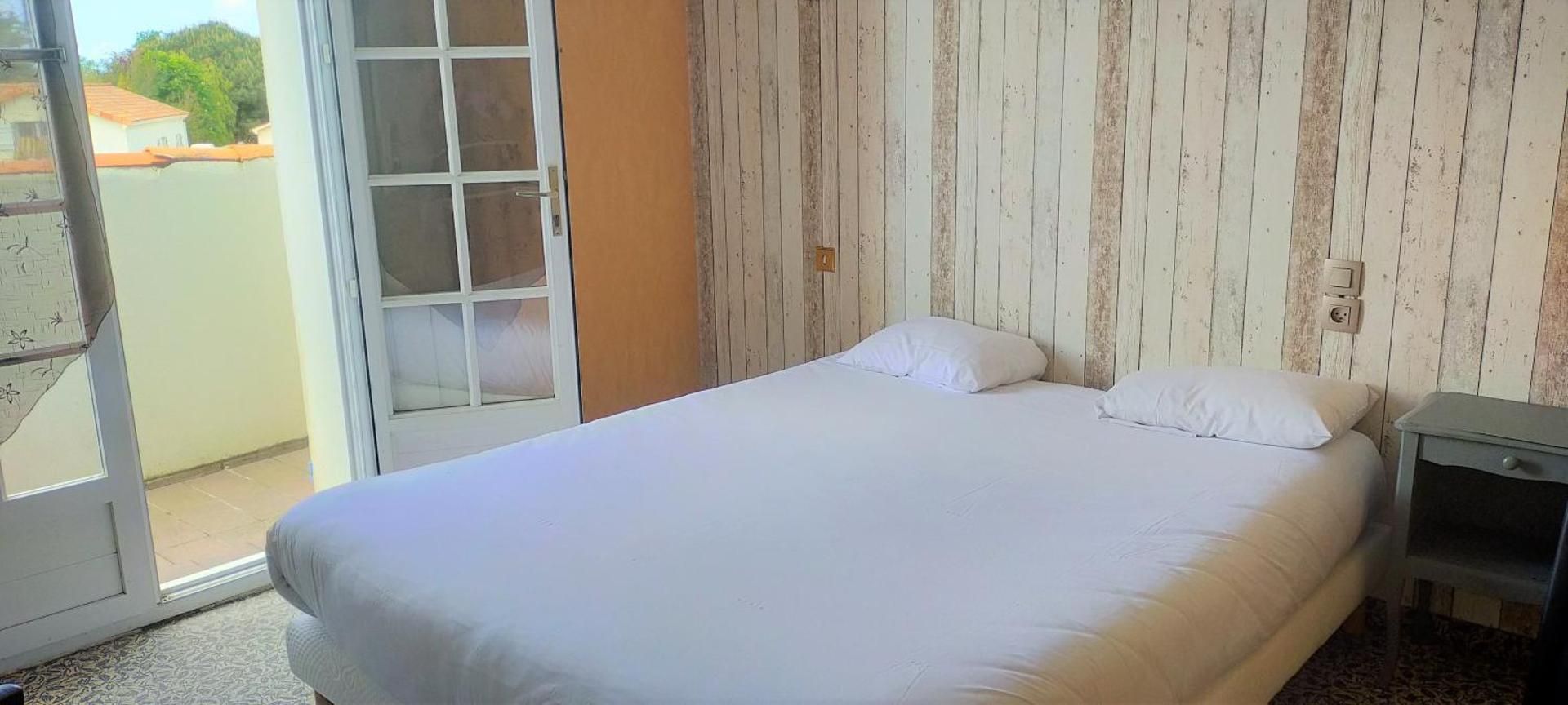 Double Room with Street View