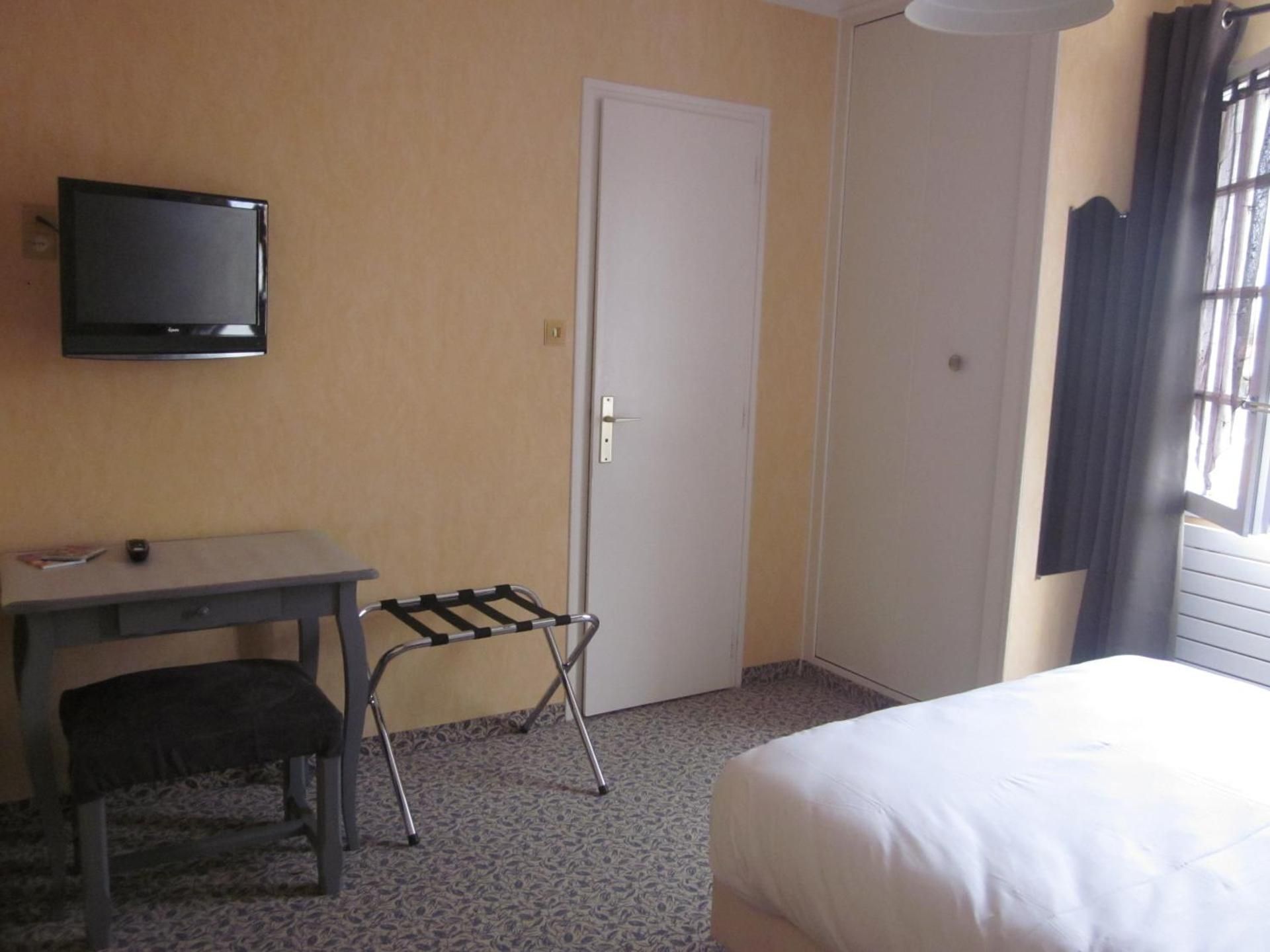 Double Room with Street View
