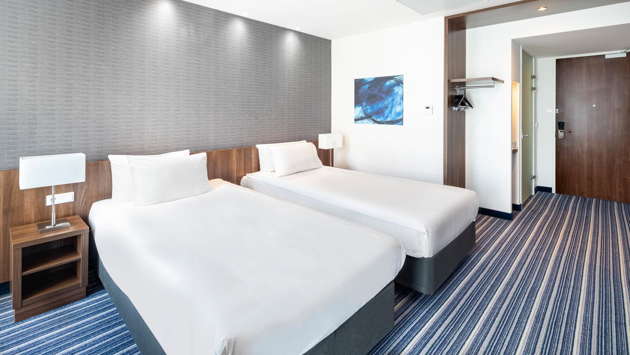 2 Single Standard Weena Side High Floor Free Breakfast