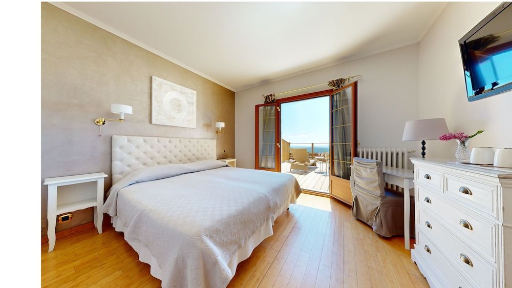 Comfort Room, Terrace, Valley View