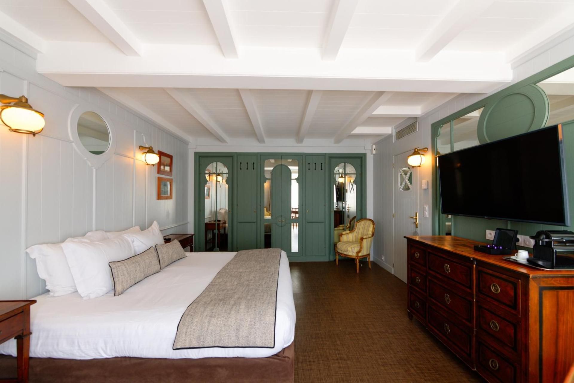 Le Richelieu Suite with Patio