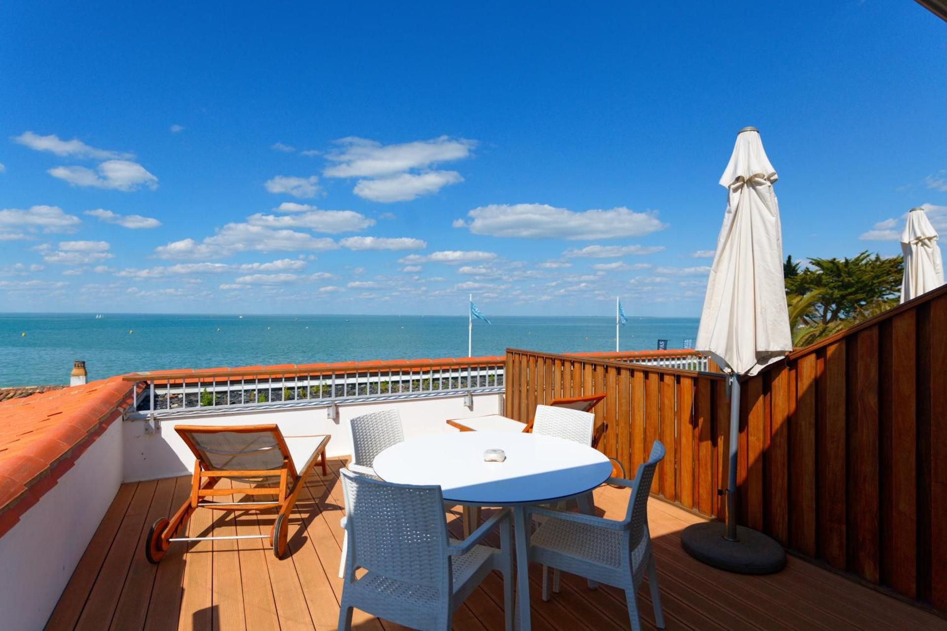 Prestige Suite with Terrace - Sea Front View