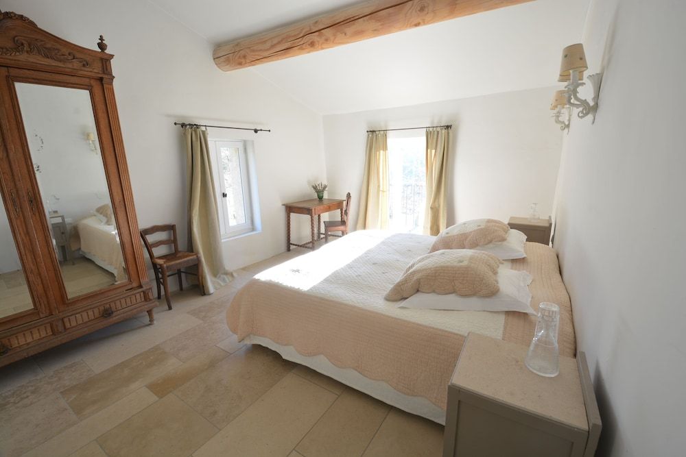 Double Room (Loumarin)