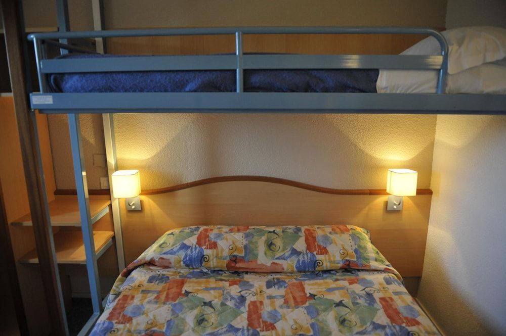 Brit Hotel Essentiel Millau Triple Room