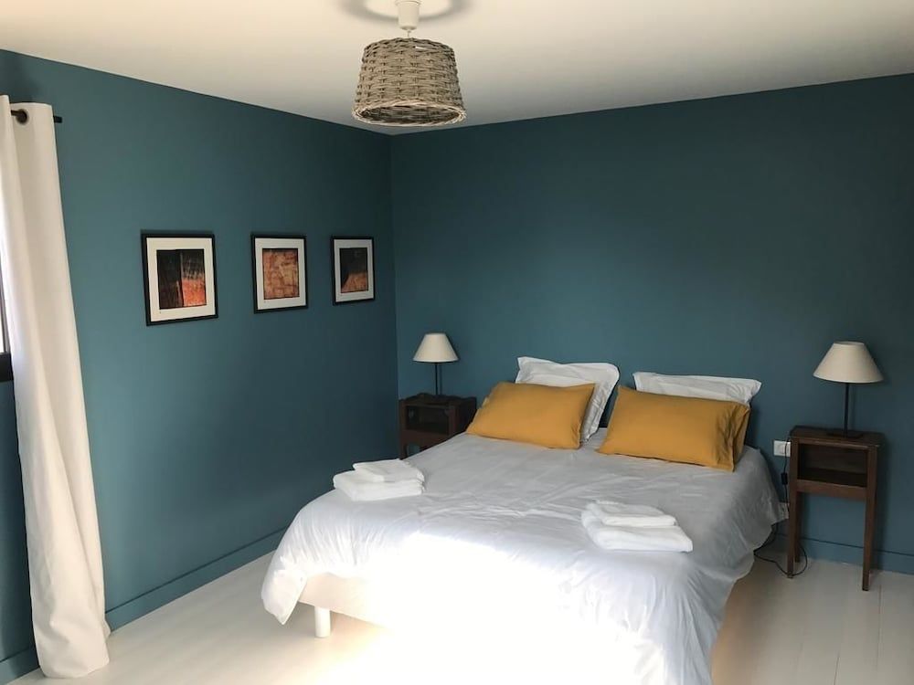 Double Room (Bleue)