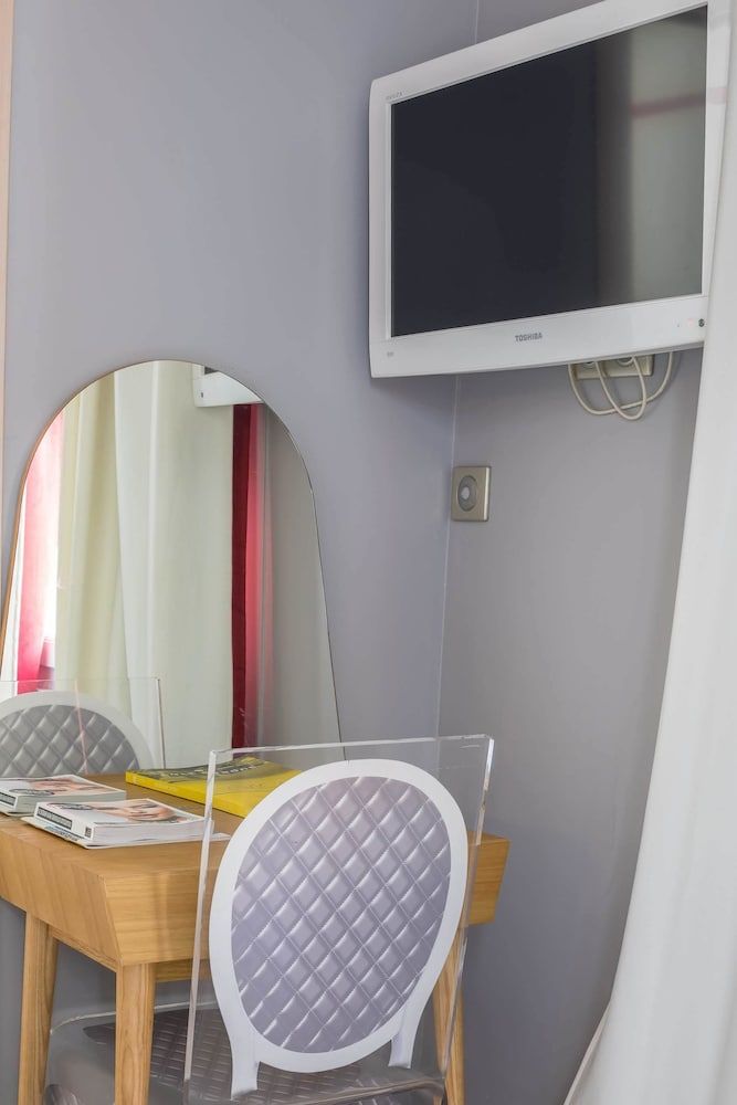 Hôtel Cosmopolitain Room 5