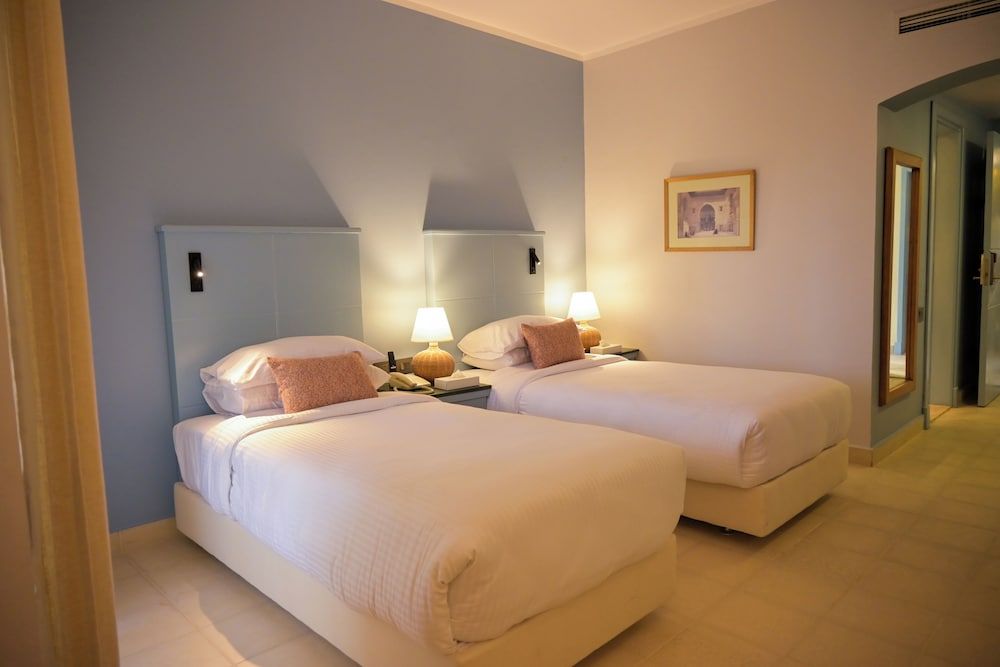 Amphoras Aqua Adults Friendly