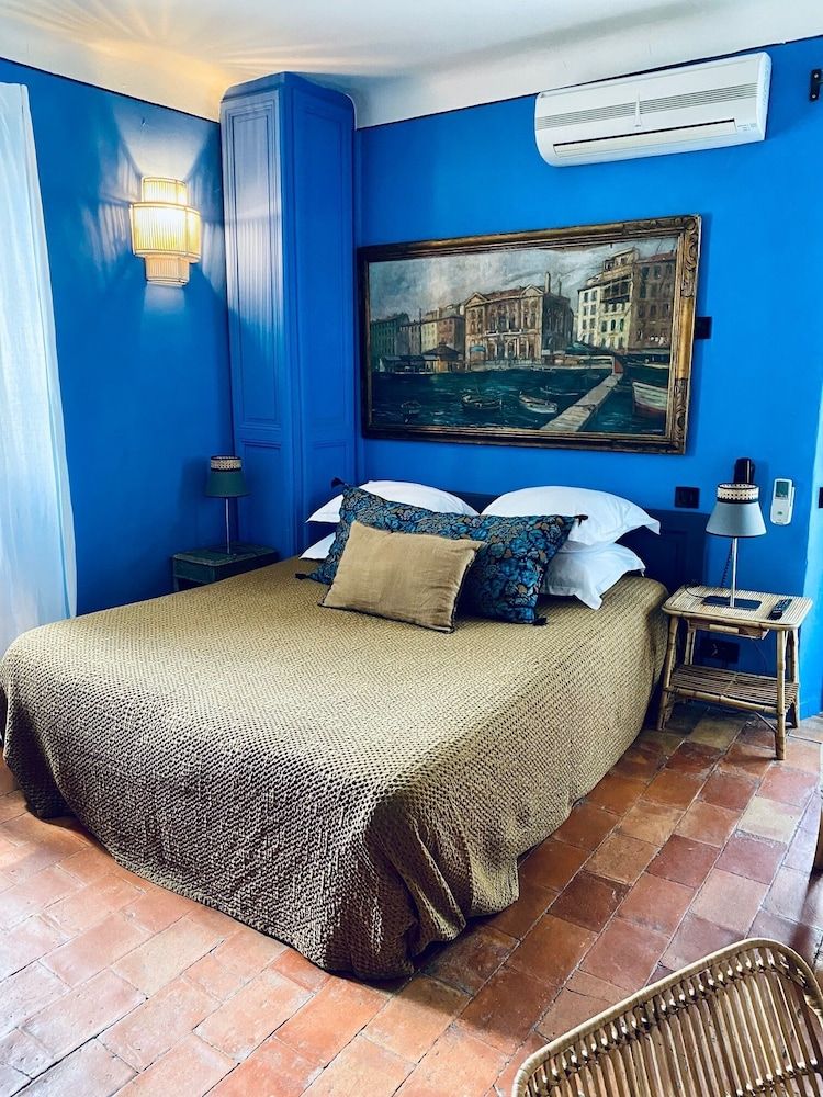 Double Room (3)