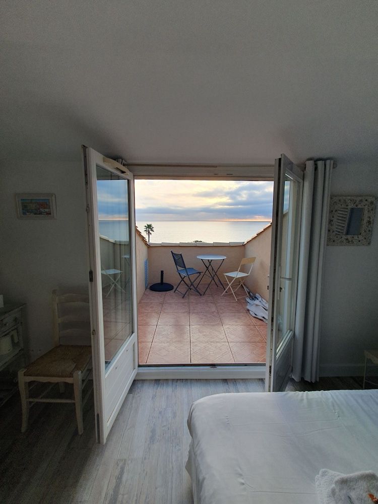 Hôtel les calanques Panoramic Double Room 8