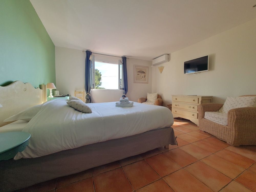 Hôtel les calanques Superior Double Room 2