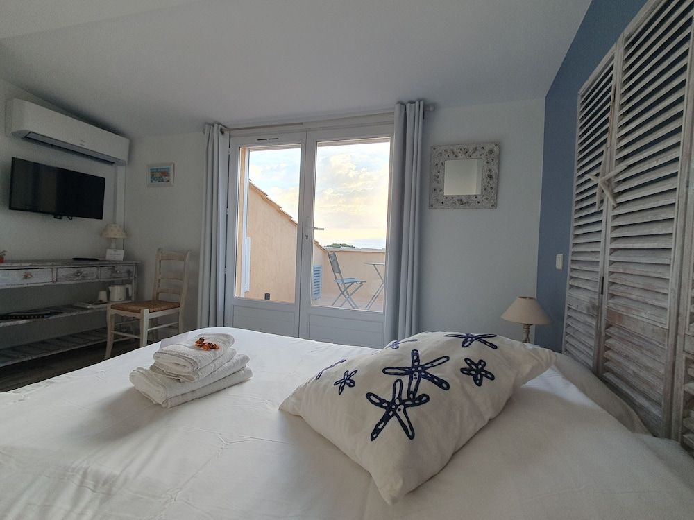 Hôtel les calanques Panoramic Double Room 4
