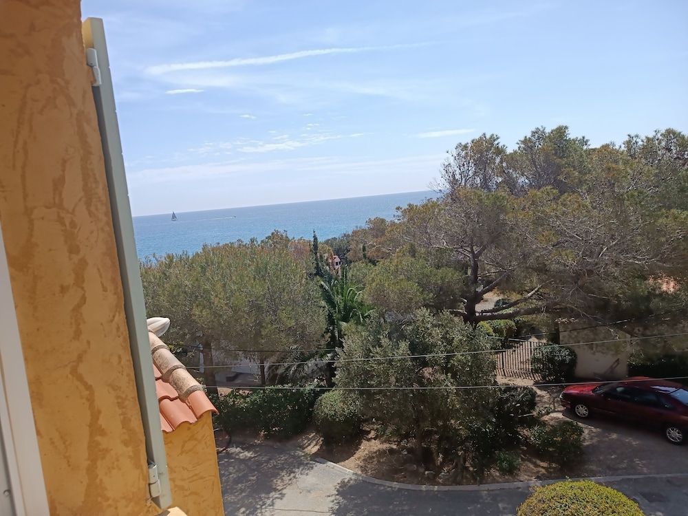 Hôtel les calanques Classic Double Room 4