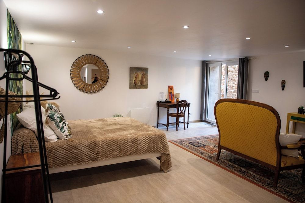 Mas de Bellegou B&B Triple Room