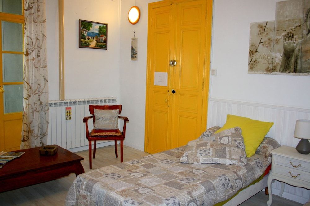 Mas de Bellegou B&B Twin Room 3