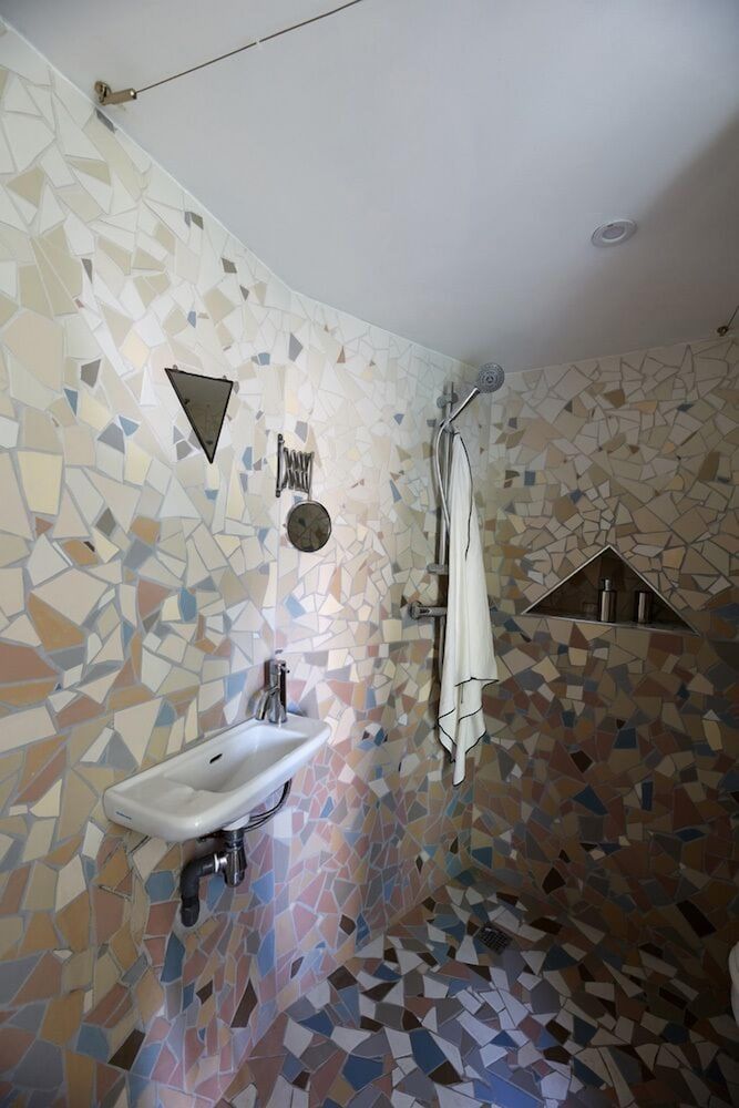 La Belle Folie Suspended Caravan 3