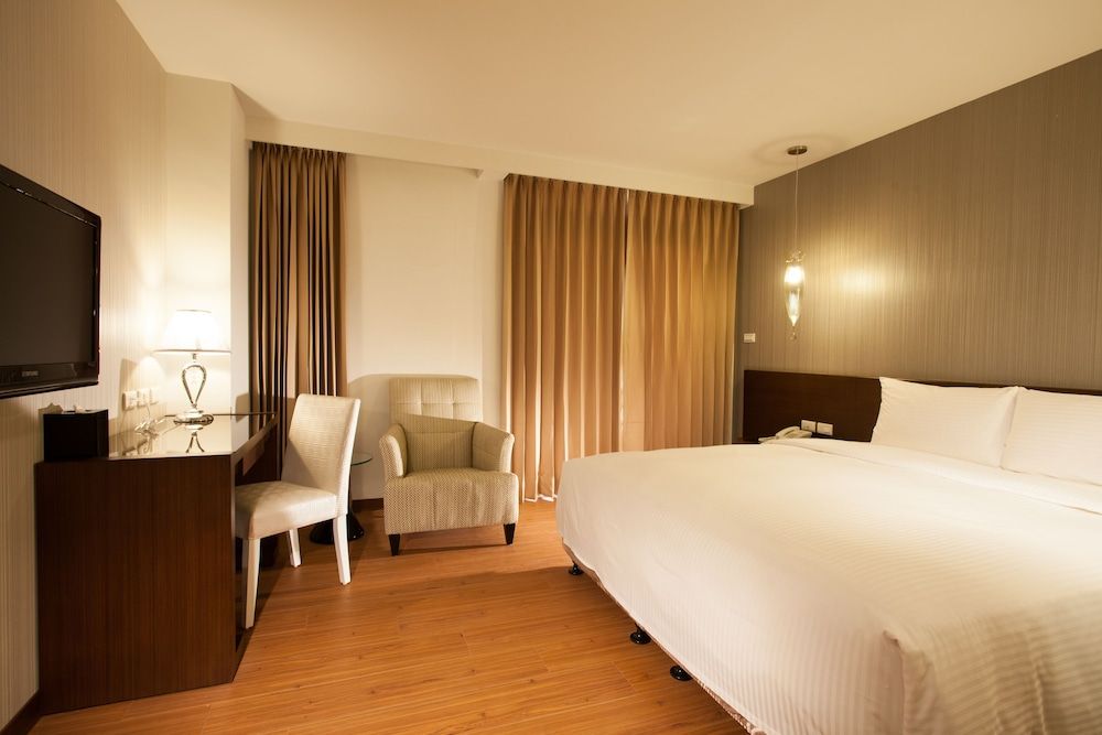 Room, 1 King Bed, Non Smoking (Exquisite)
