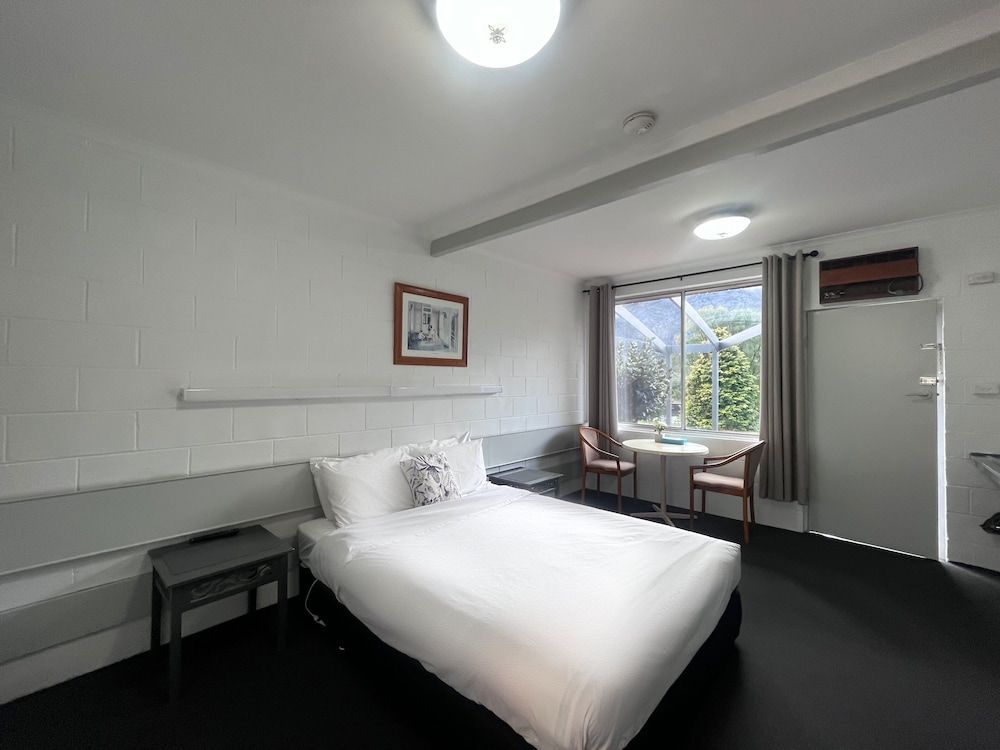 The Grampians Motel & The Views Restaurant Standard Queen Motel Room