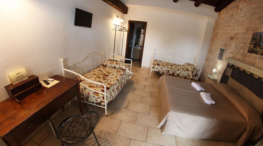 Masseria Alberotanza Classic Quadruple Room 12