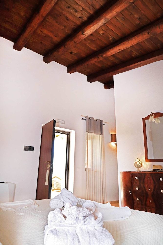 Masseria Alberotanza Classic Triple Room 12