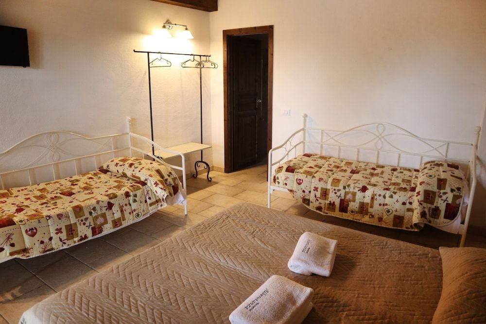 Masseria Alberotanza Classic Quadruple Room 6