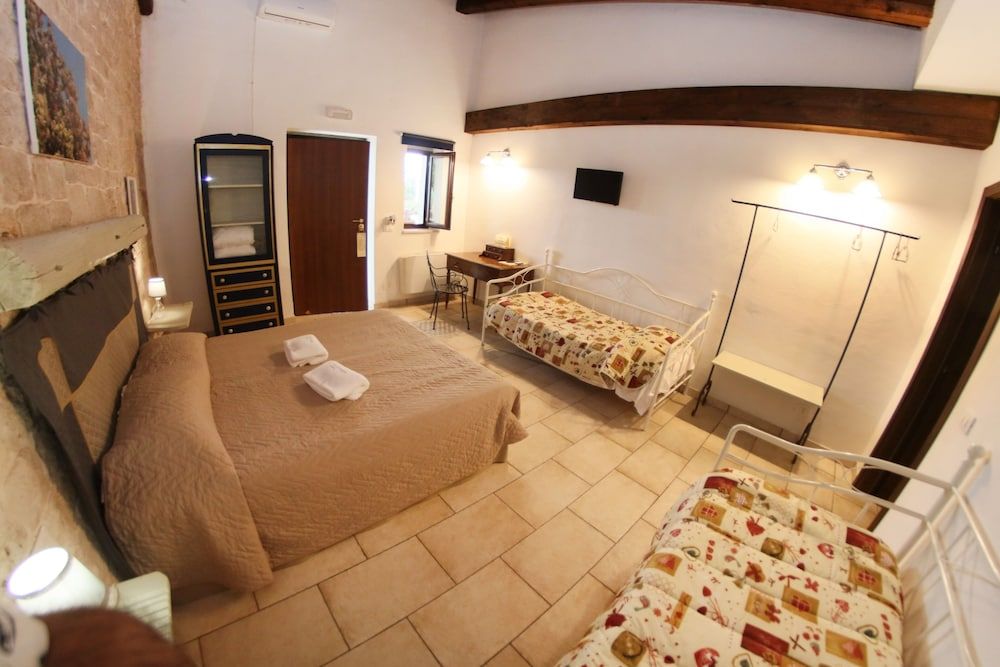 Masseria Alberotanza Classic Quadruple Room 5