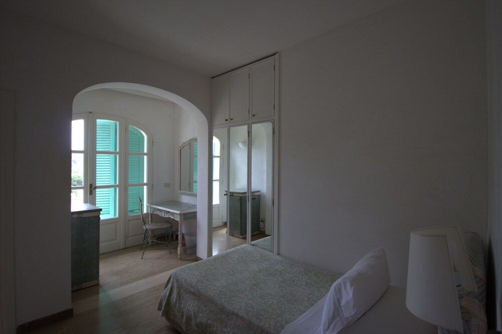 Single Room, Sea View